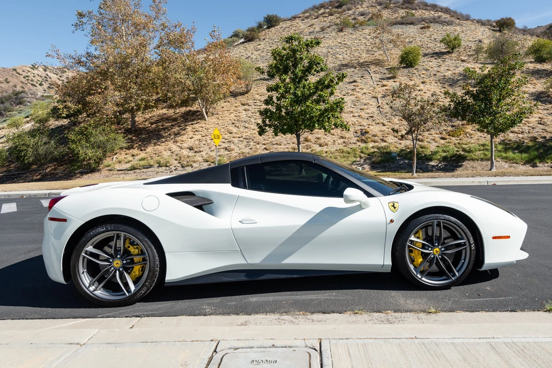 2018 Ferrari 488 Spider - Image 15 of 31