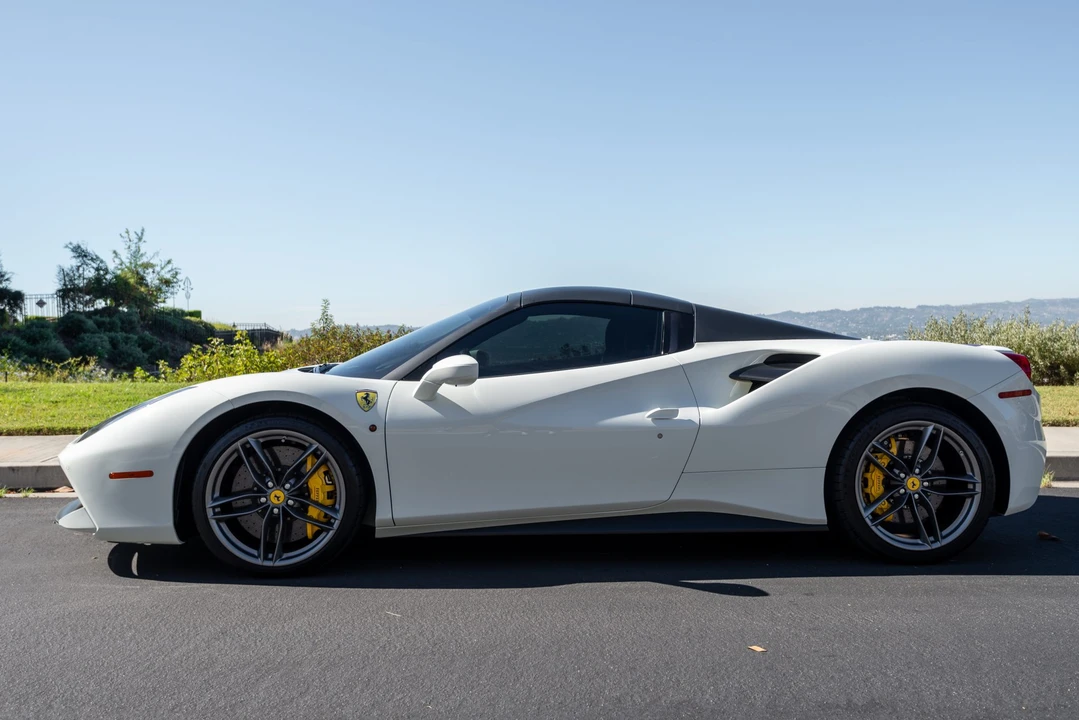 2018 Ferrari 488 Spider - Image 22 of 31