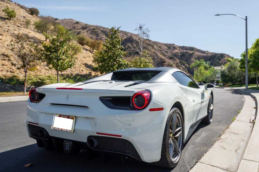 2018 Ferrari 488 Spider - Image 17 of 31