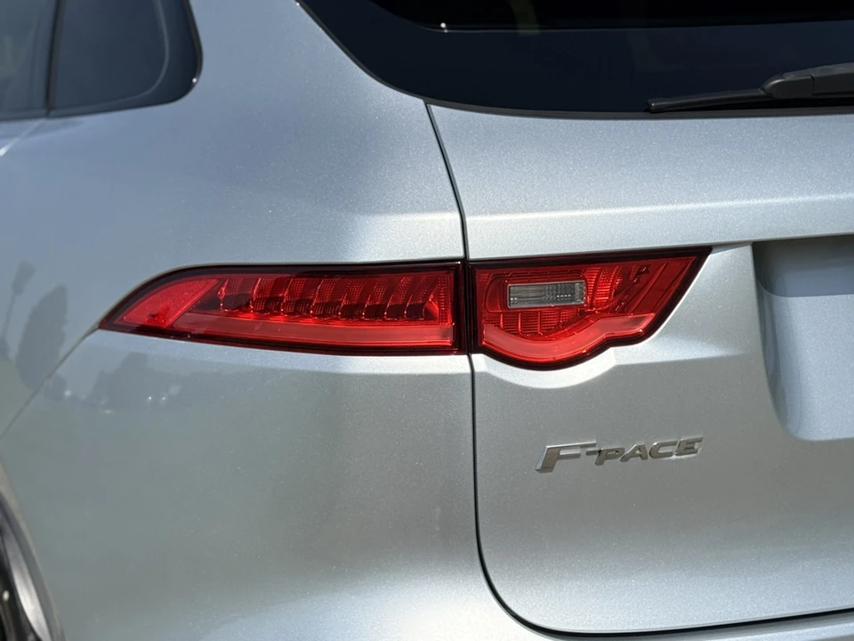 2018 Jaguar F-Pace - Image 22 of 31