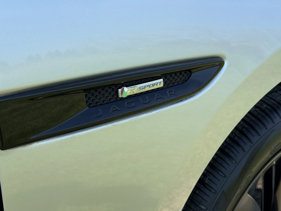 2018 Jaguar F-Pace - Image 28 of 31