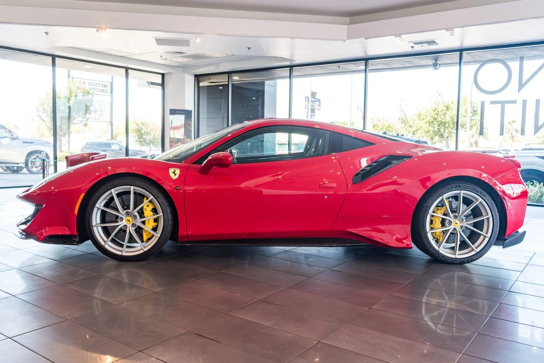2019 Ferrari 488 Pista - Image 9 of 31