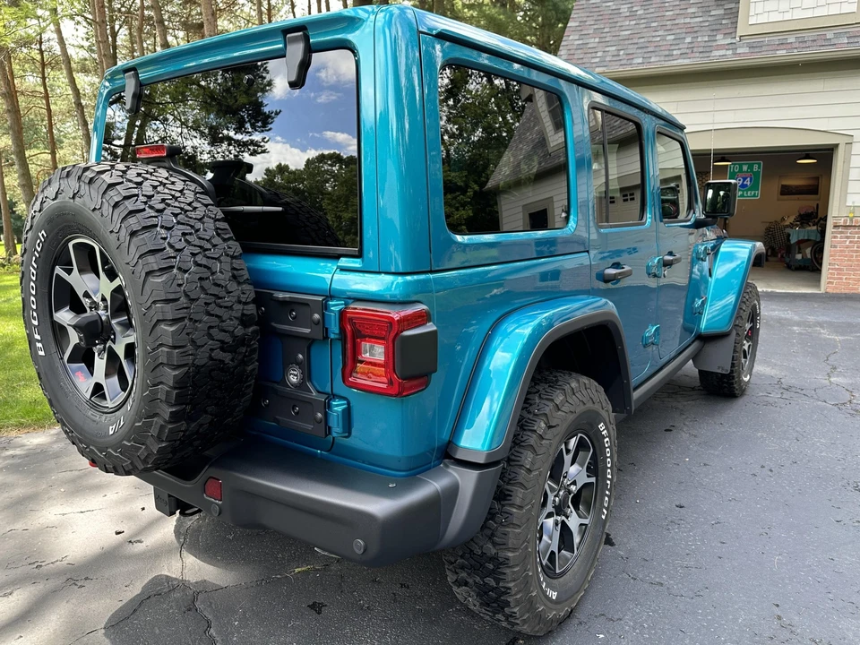 2019 Jeep JL Wrangler - Image 17 of 31