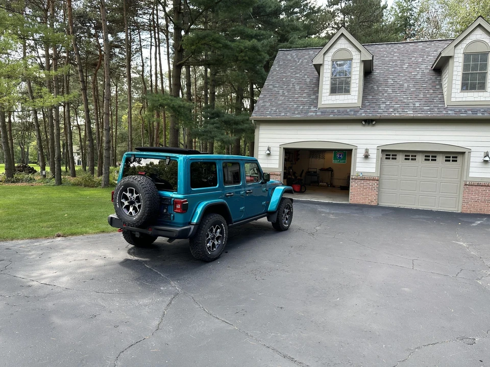 2019 Jeep JL Wrangler - Image 15 of 31