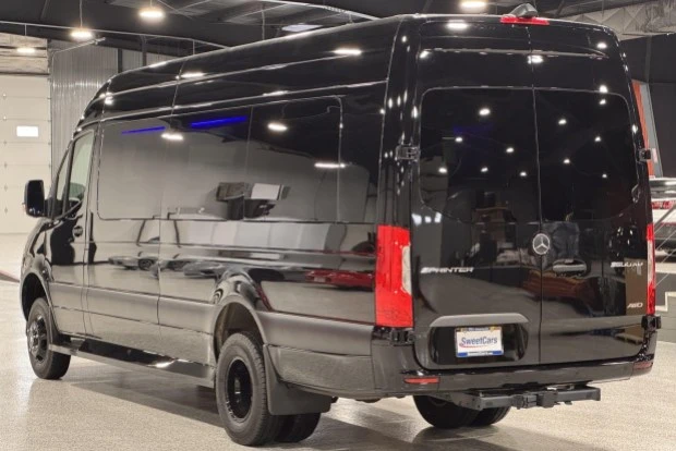 2023 Mercedes-Benz VS30 Sprinter - Image 2 of 9