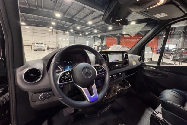 2023 Mercedes-Benz VS30 Sprinter - Image 5 of 9