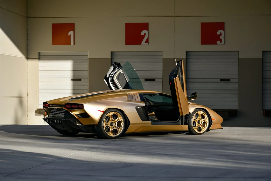 2022 Lamborghini Countach LPI 800-4 - Image 17 of 31