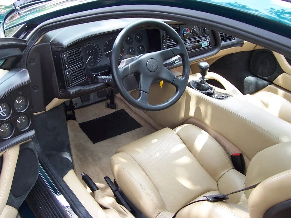 1997 Jaguar XJ220 - Image 2 of 3