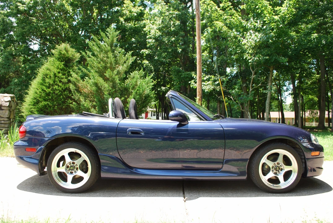 2001 Mazda NB MX-5 Miata - Image 2 of 31