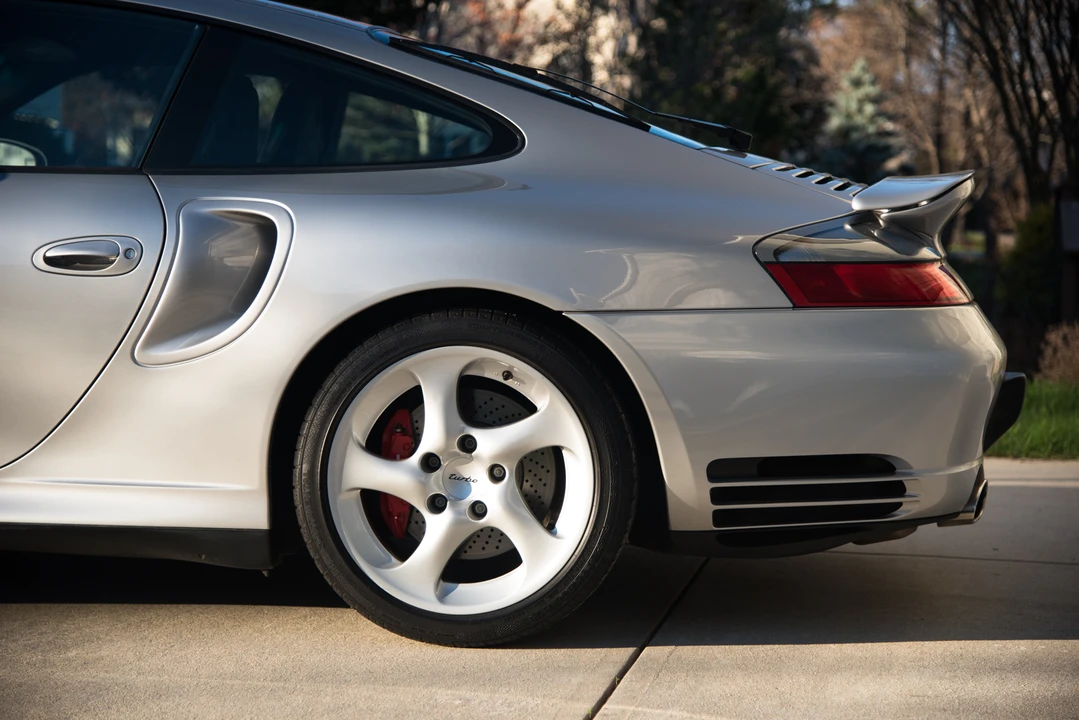 2001 Porsche 996 Turbo - Image 16 of 31