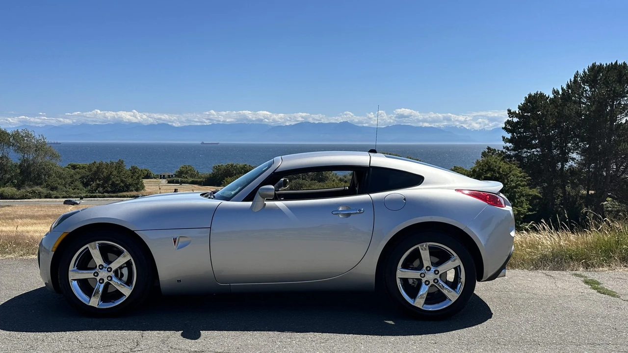2009 Pontiac Solstice GXP - Image 18 of 31