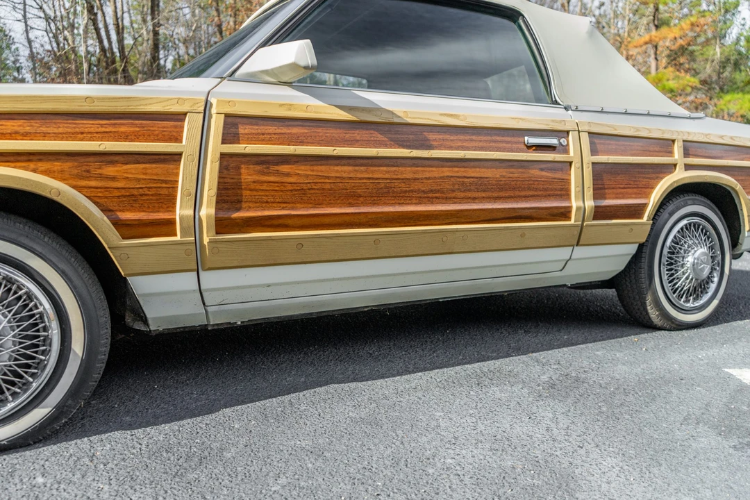 1983 Chrysler LeBaron - Image 26 of 31