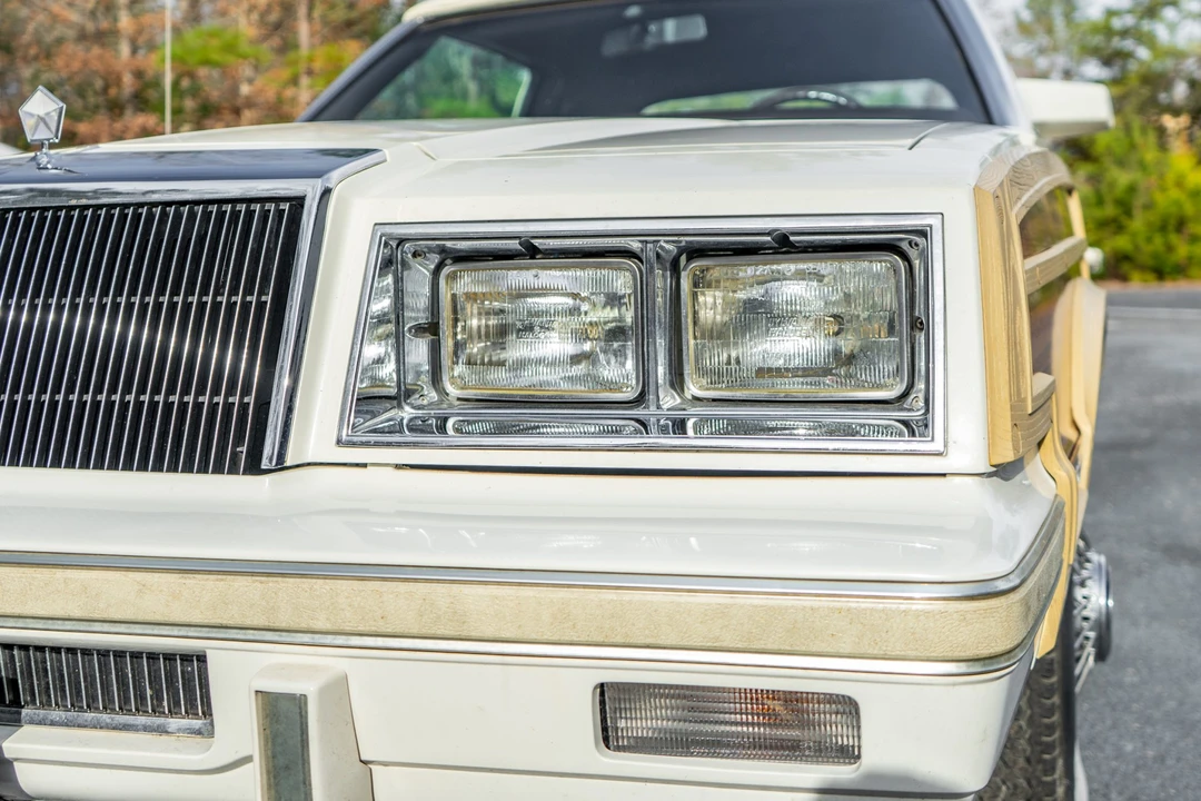 1983 Chrysler LeBaron - Image 23 of 31