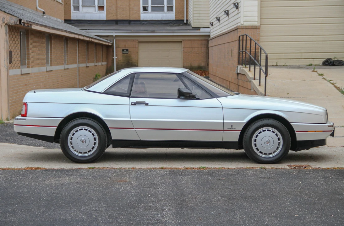 1988 Cadillac Allante - Image 29 of 31