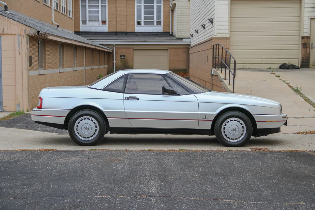 1988 Cadillac Allante - Image 28 of 31