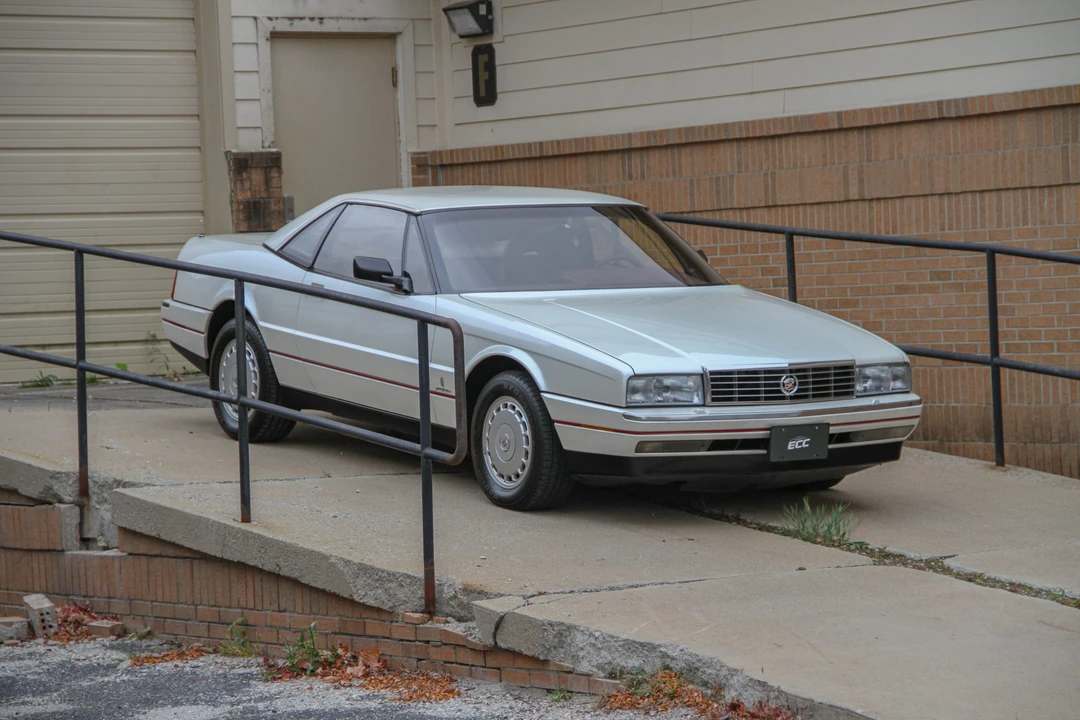 1988 Cadillac Allante - Image 2 of 31