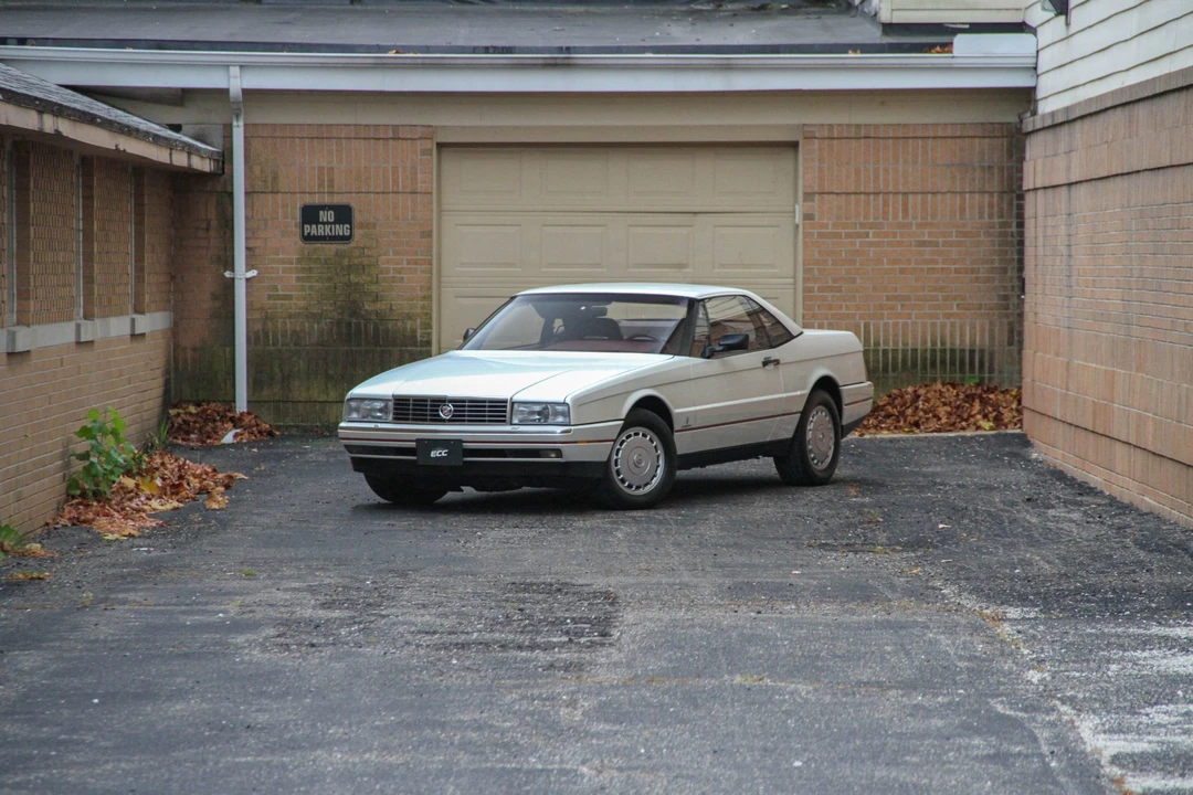1988 Cadillac Allante - Image 11 of 31
