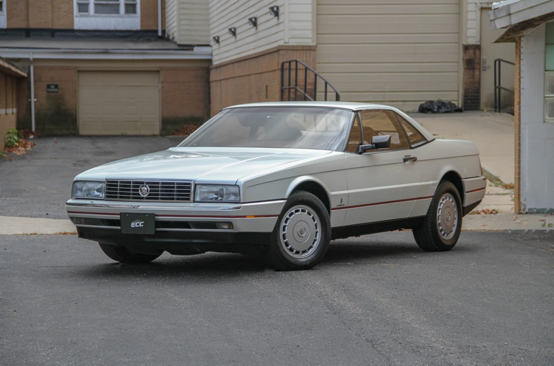 1988 Cadillac Allante - Image 10 of 31