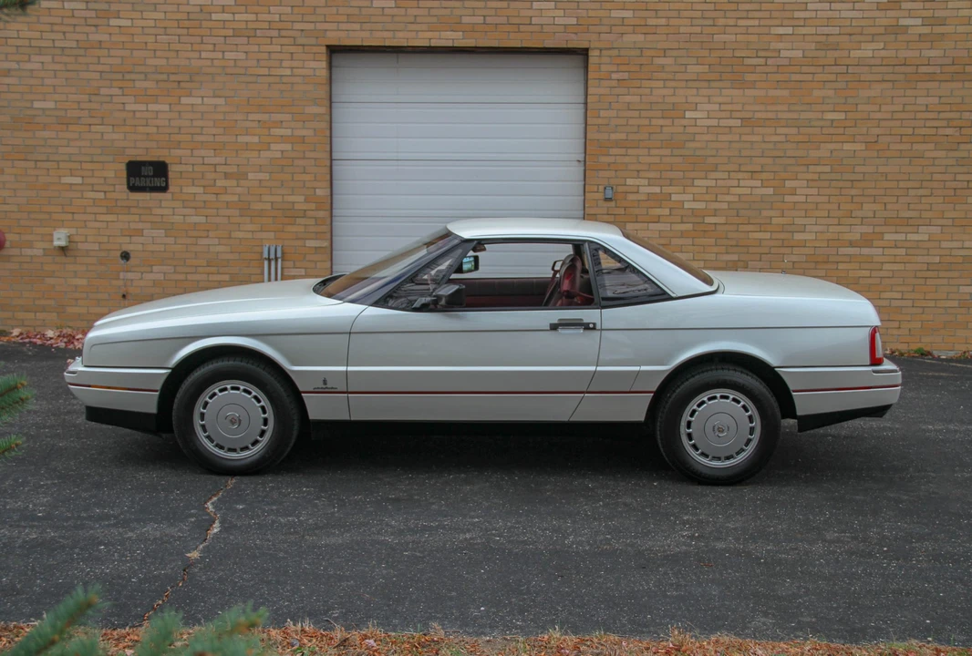1988 Cadillac Allante - Image 22 of 31