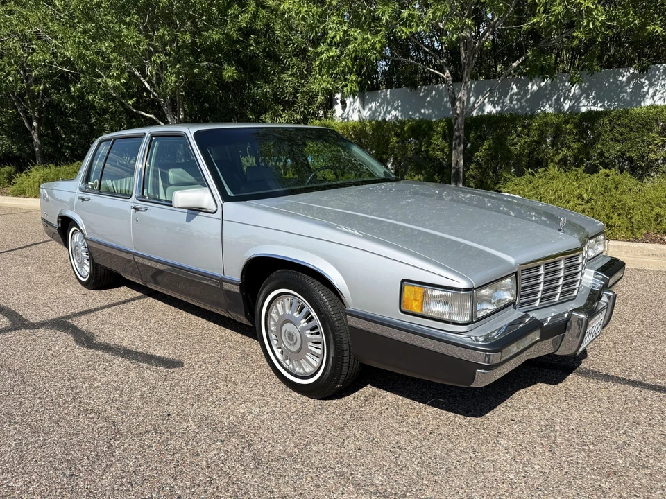 1992 Cadillac DeVille 7th Gen - Image 8 of 31