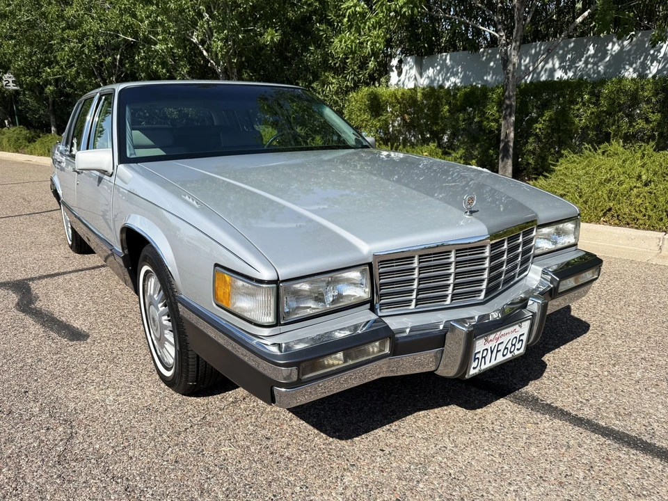 1992 Cadillac DeVille 7th Gen - Image 4 of 31