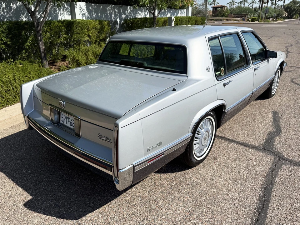 1992 Cadillac DeVille 7th Gen - Image 10 of 31
