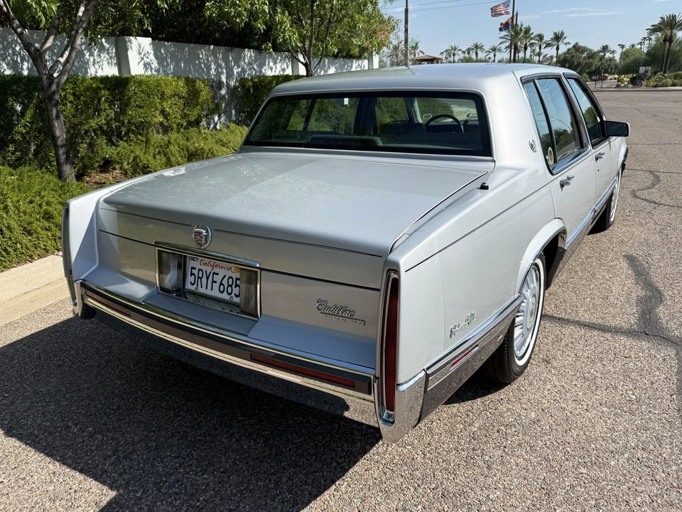 1992 Cadillac DeVille 7th Gen - Image 12 of 31