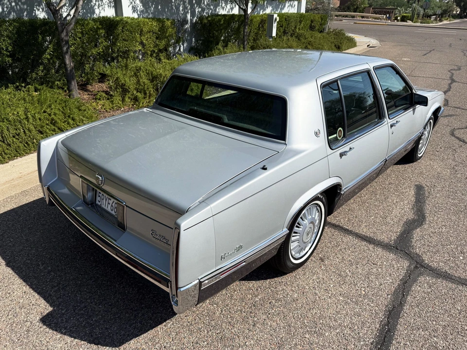 1992 Cadillac DeVille 7th Gen - Image 11 of 31