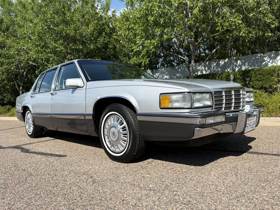 1992 Cadillac DeVille 7th Gen - Image 5 of 31