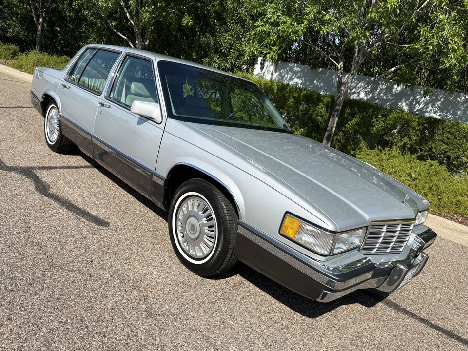 1992 Cadillac DeVille 7th Gen - Image 7 of 31