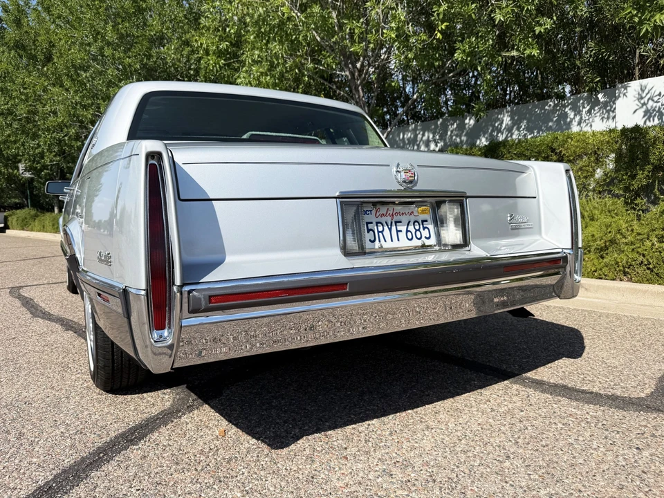 1992 Cadillac DeVille 7th Gen - Image 14 of 31