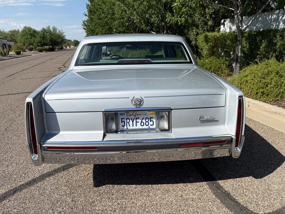 1992 Cadillac DeVille 7th Gen - Image 13 of 31