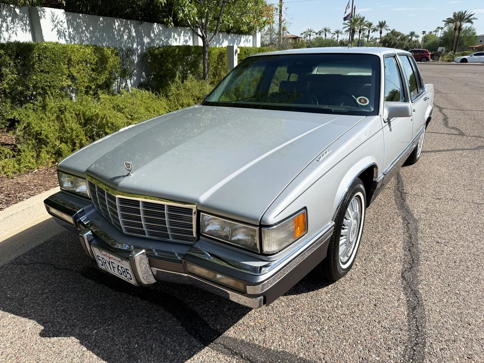 1992 Cadillac DeVille 7th Gen - Image 23 of 31
