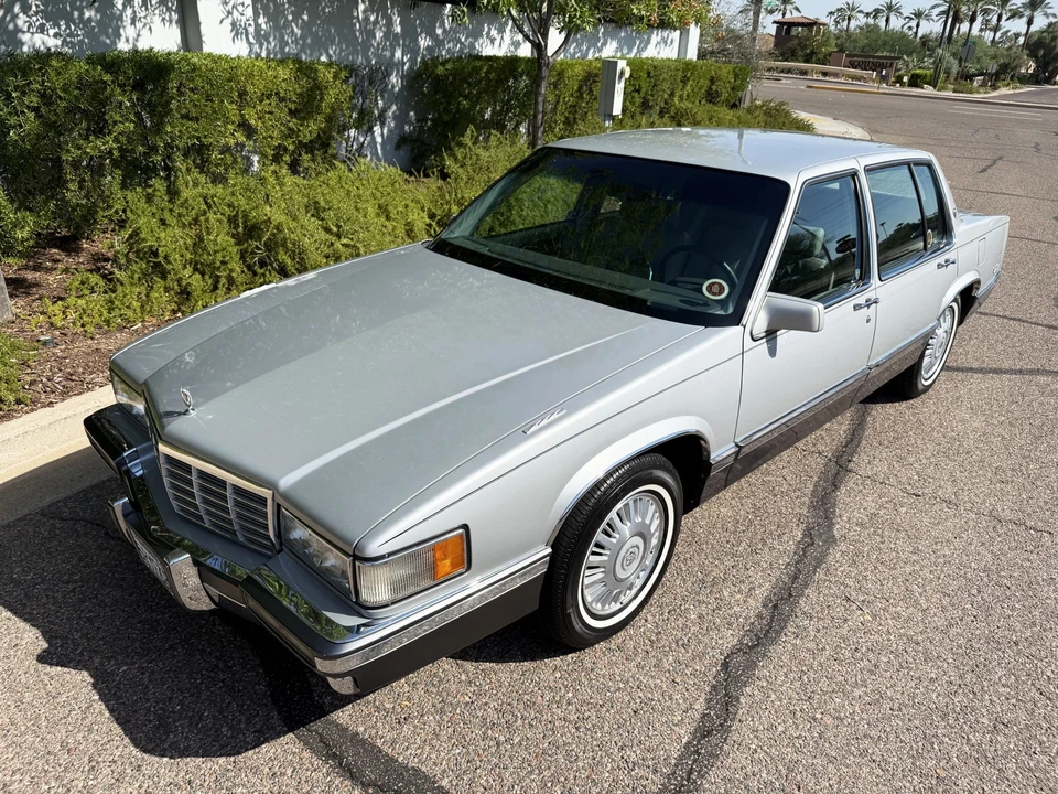 1992 Cadillac DeVille 7th Gen - Image 21 of 31