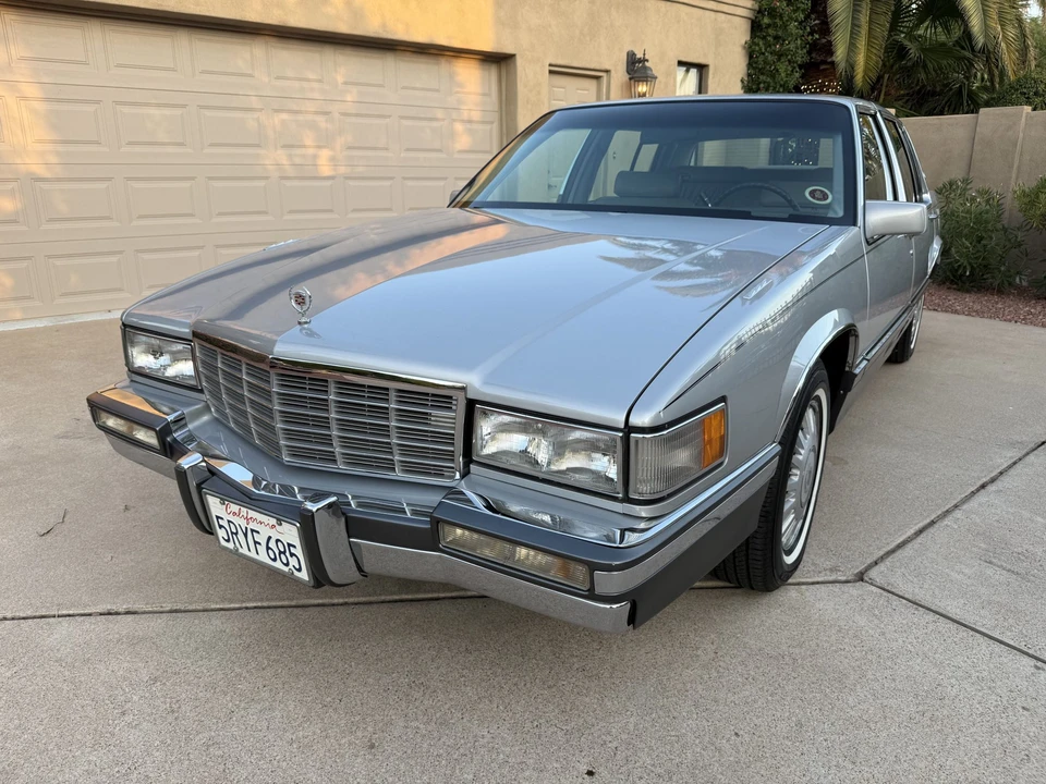 1992 Cadillac DeVille 7th Gen - Image 27 of 31