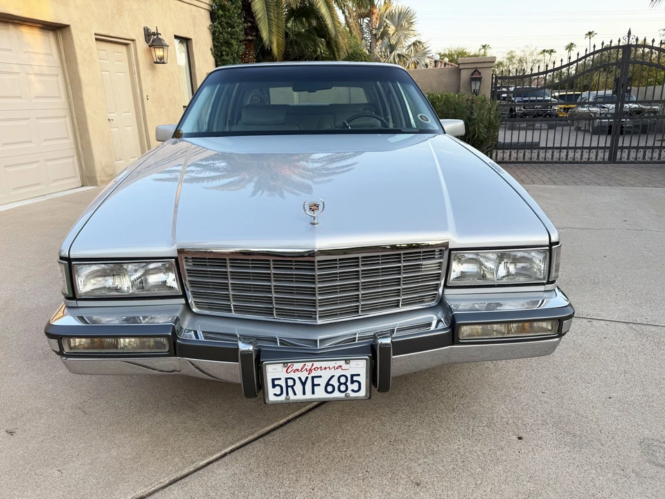 1992 Cadillac DeVille 7th Gen - Image 25 of 31