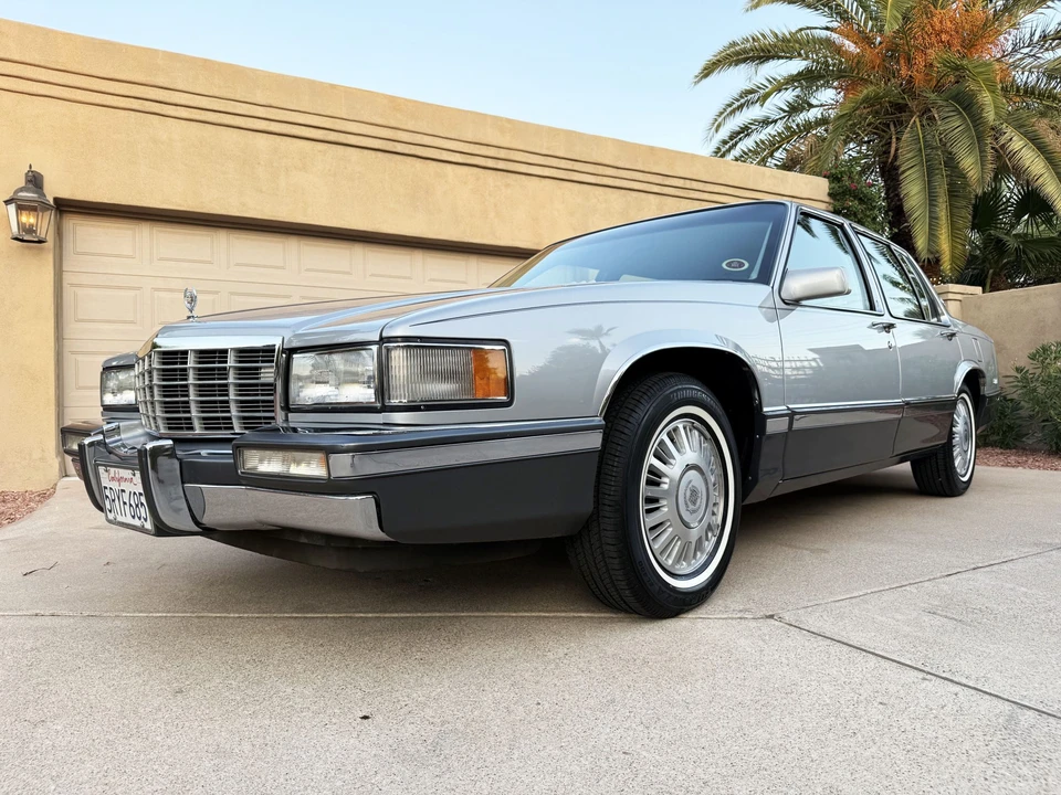 1992 Cadillac DeVille 7th Gen - Image 28 of 31