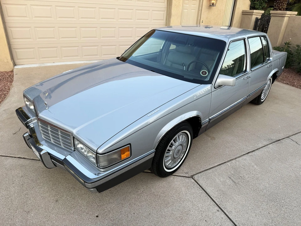 1992 Cadillac DeVille 7th Gen - Image 30 of 31
