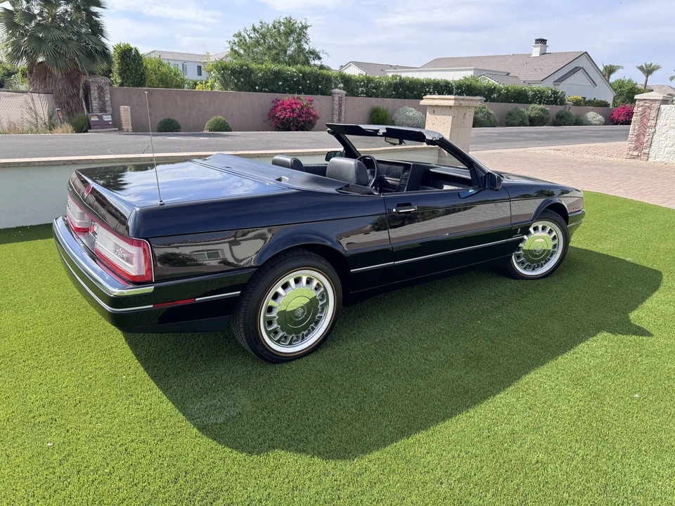1993 Cadillac Allante - Image 16 of 31