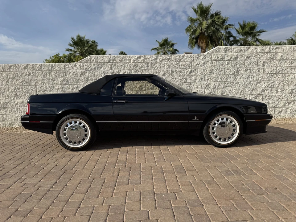 1993 Cadillac Allante - Image 30 of 31