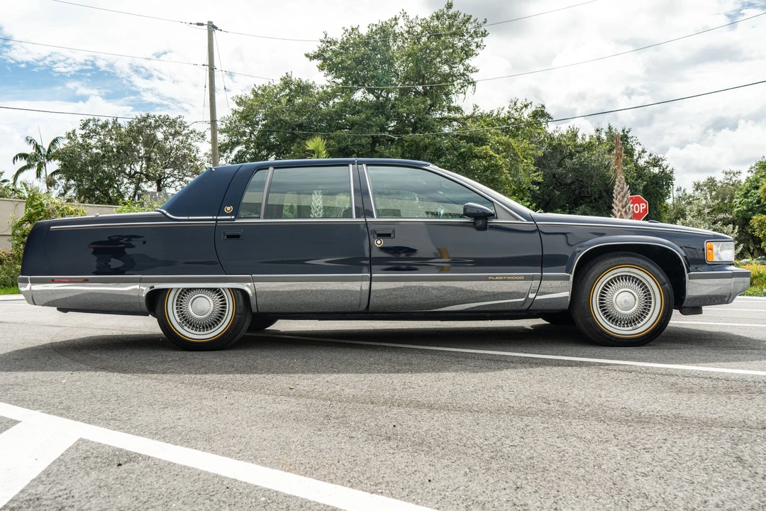 1994 Cadillac Fleetwood - Image 24 of 31
