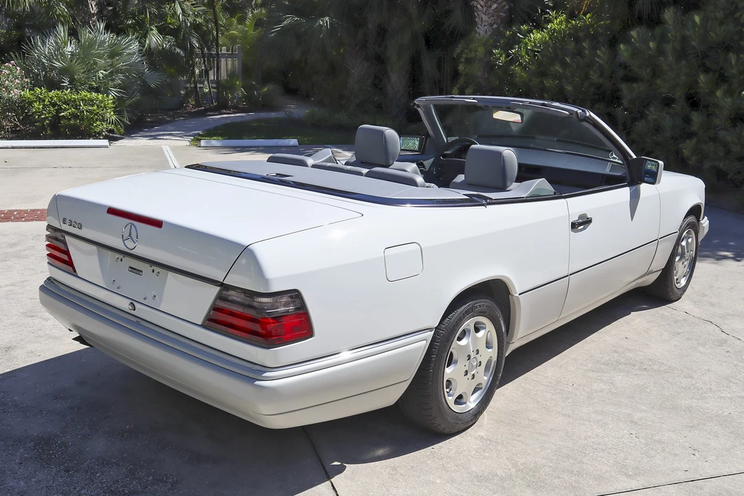 1995 Mercedes-Benz W124 E-Class - Image 9 of 31