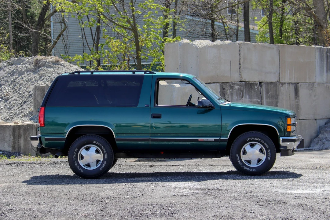 1997 GMC Yukon 1st Gen - Image 14 of 31
