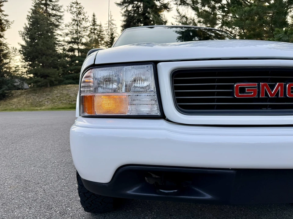 2000 GMC S-15 Jimmy 2nd Gen - Image 17 of 31