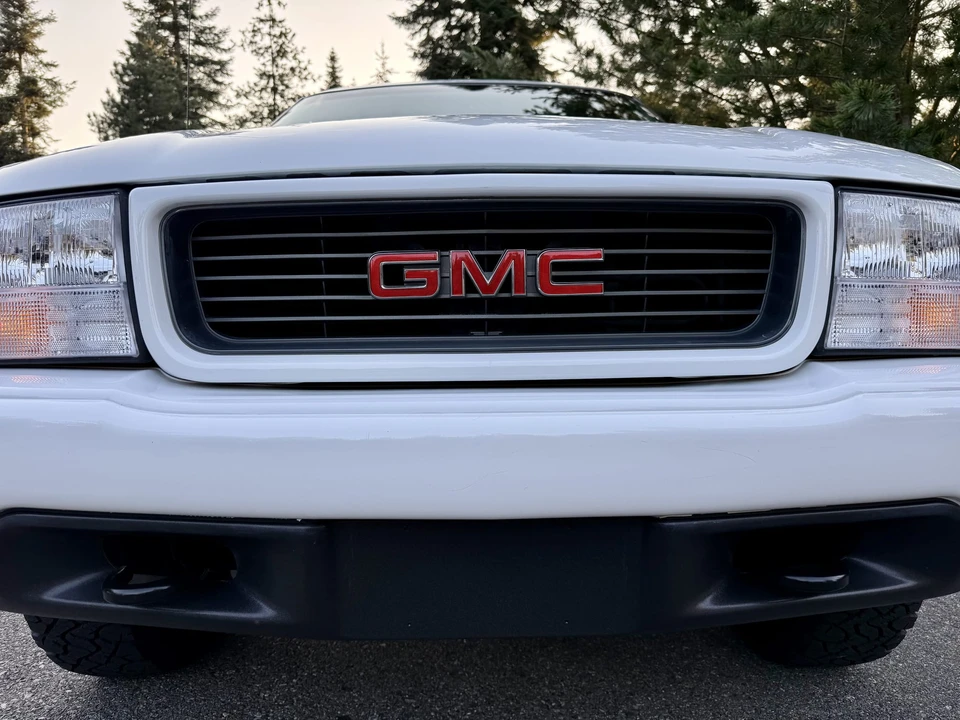 2000 GMC S-15 Jimmy 2nd Gen - Image 18 of 31