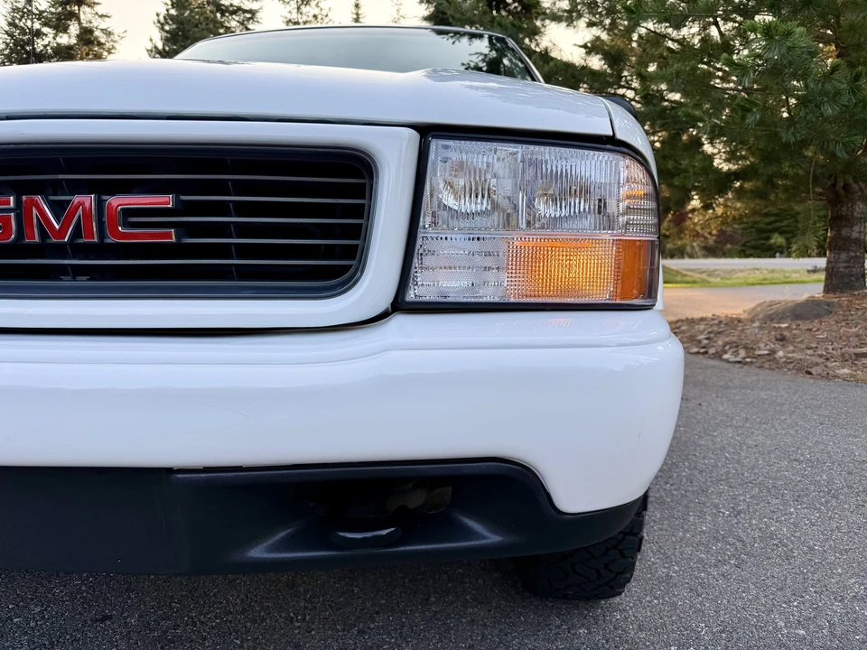 2000 GMC S-15 Jimmy 2nd Gen - Image 19 of 31