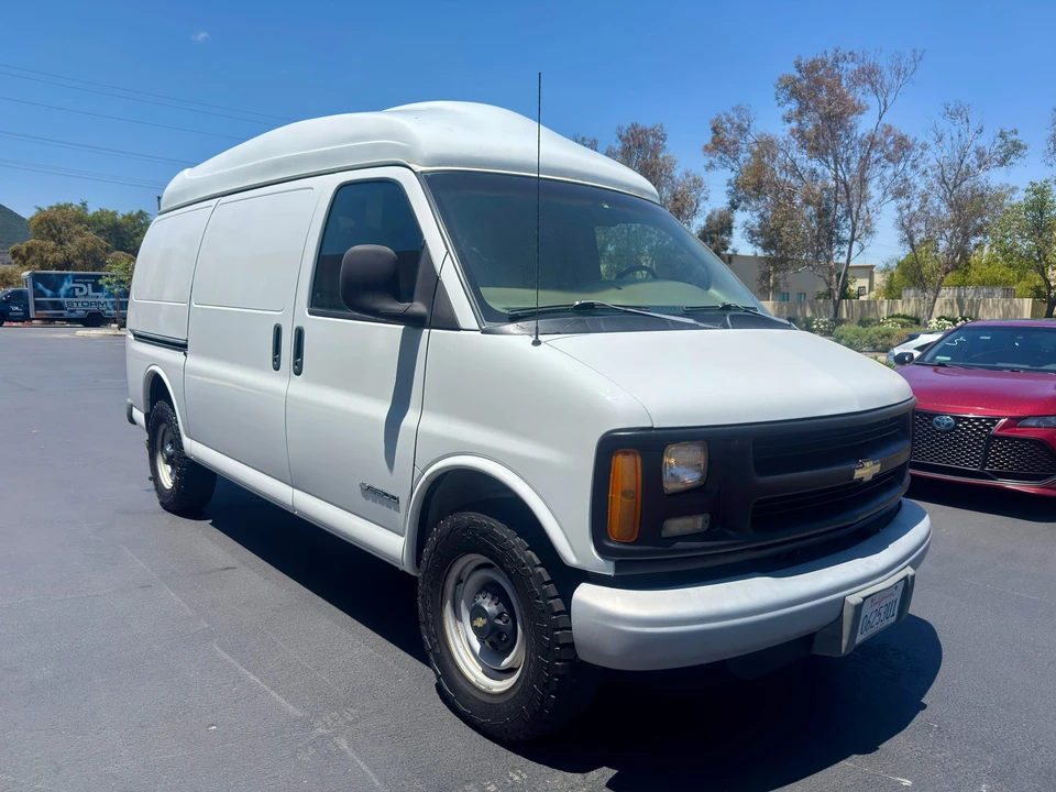 2001 Chevrolet Express - Image 4 of 31