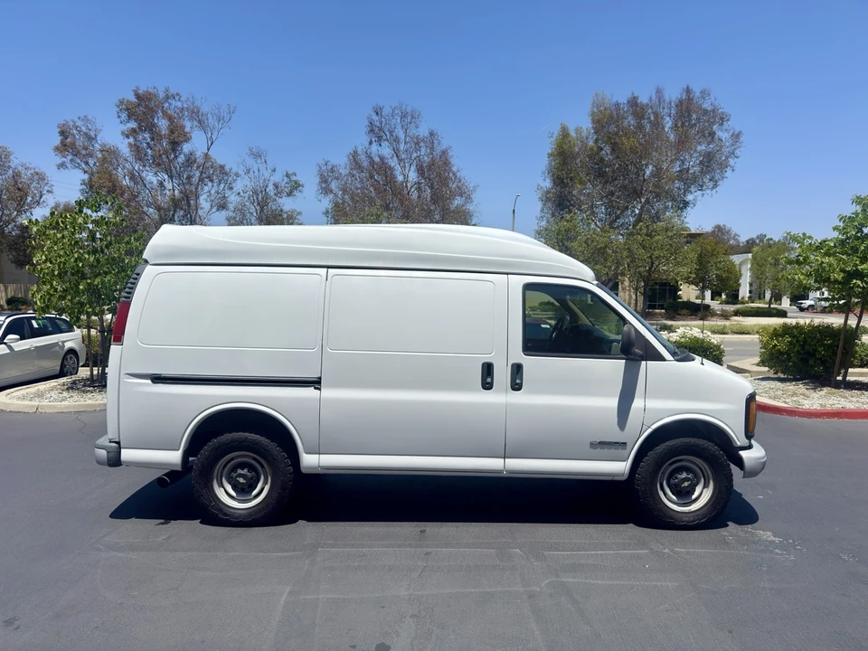 2001 Chevrolet Express - Image 18 of 31