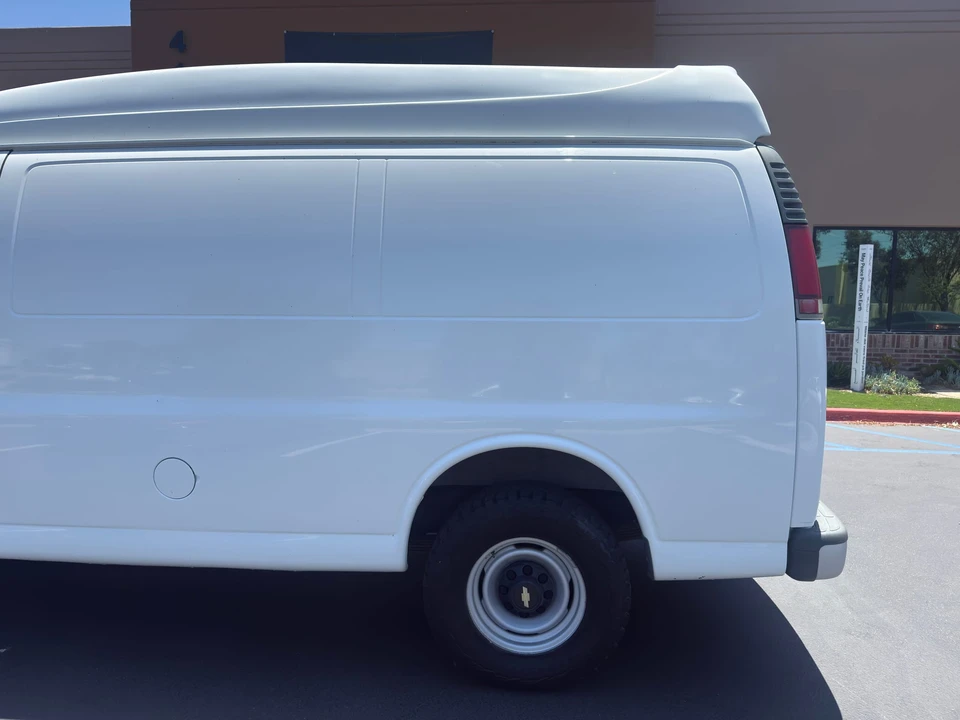 2001 Chevrolet Express - Image 21 of 31