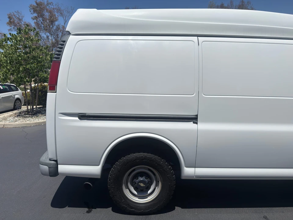 2001 Chevrolet Express - Image 22 of 31